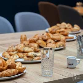 Petit déjeuner copieux proposé par Pizza Novità